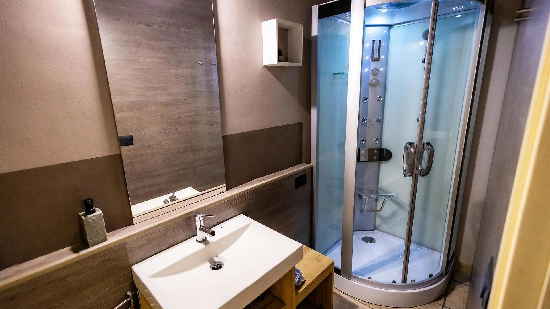 קטאניה Promenade B&B 3*,